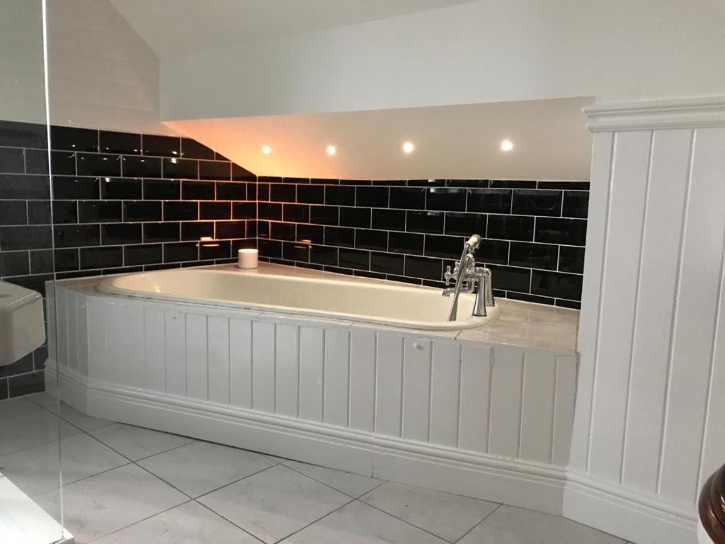 Wyndcliffe Villa Grange-over-Sands Екстериор снимка